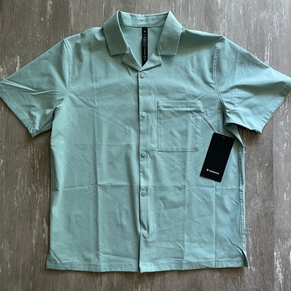 Lululemon Airing Easy Camp Collar Shirt
Ventlight Mesh - Arctic Green